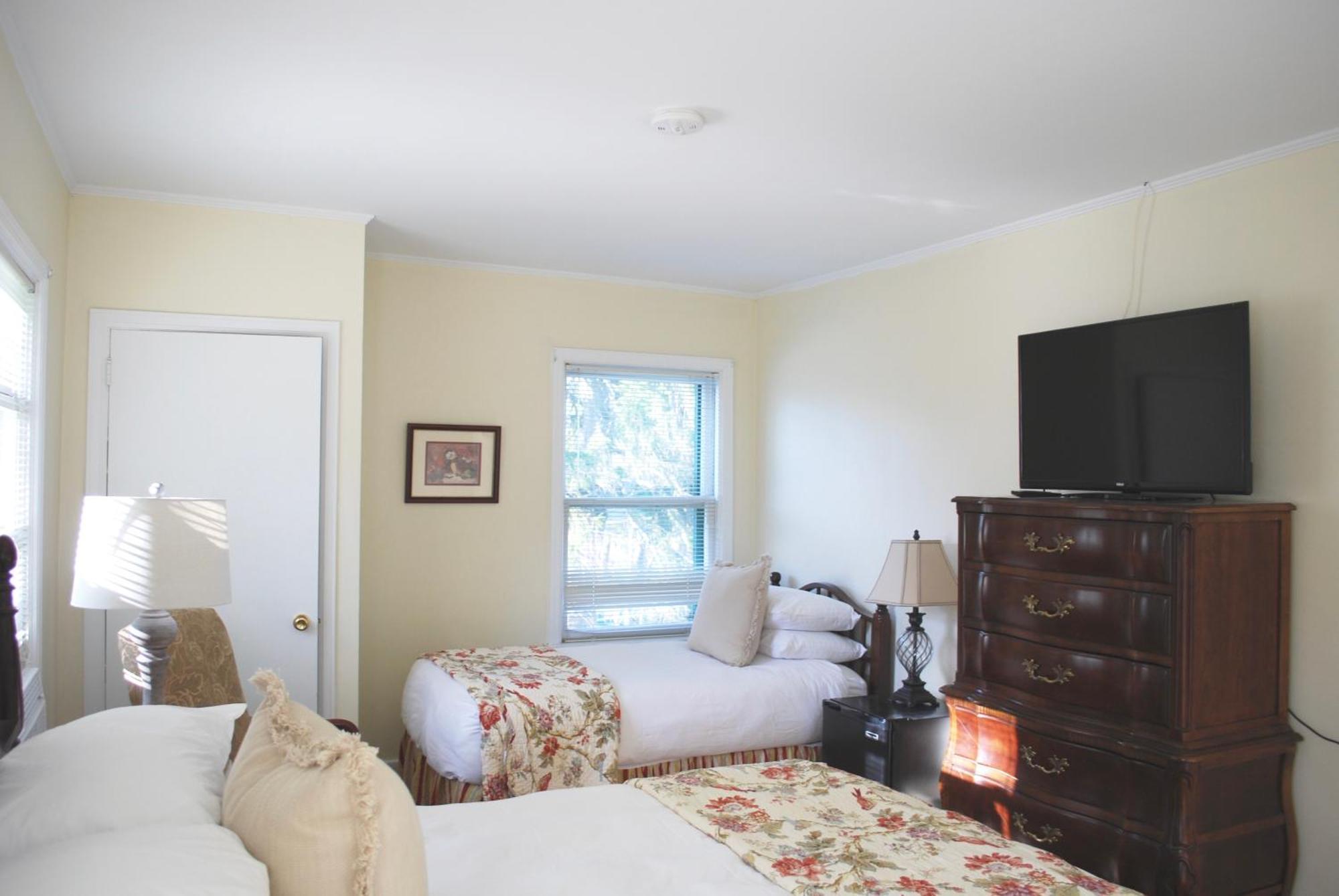 Anne'S Washington Inn (Adults Only) Saratoga Springs Room photo