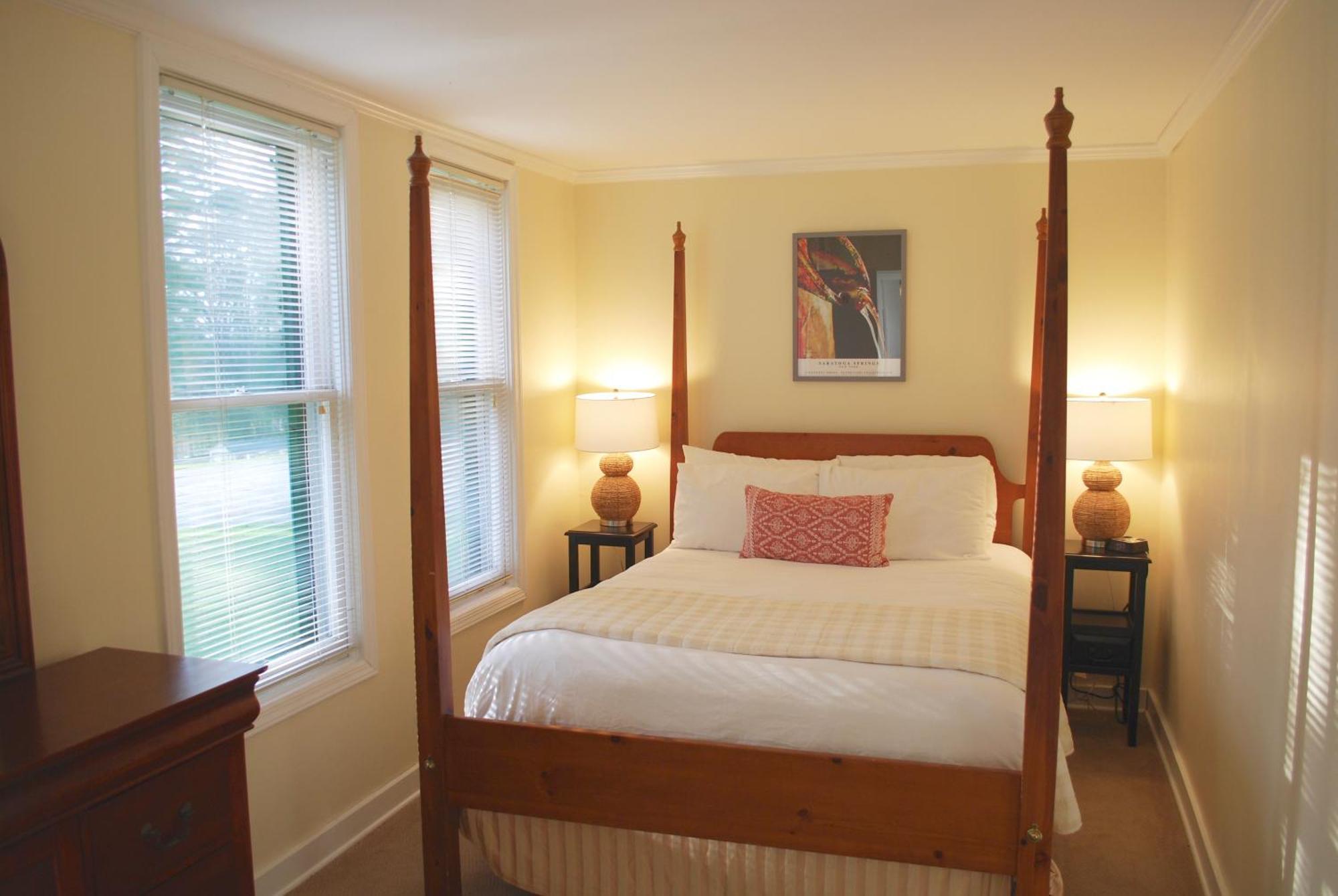 Anne'S Washington Inn (Adults Only) Saratoga Springs Room photo