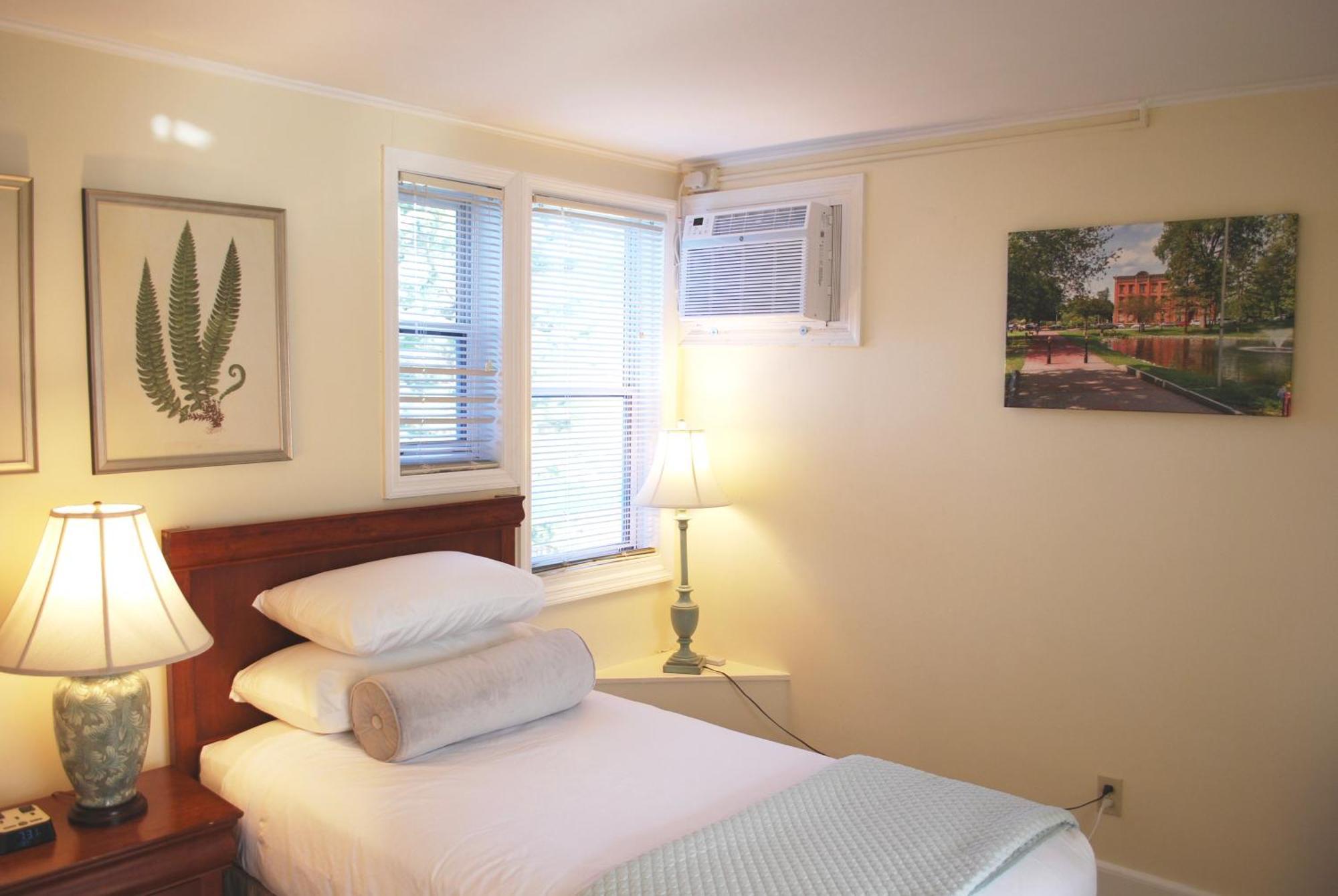 Anne'S Washington Inn (Adults Only) Saratoga Springs Room photo